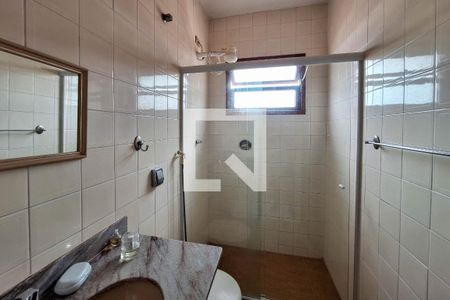 Casa à venda com 374m², 4 quartos e 5 vagas Casa à venda com 374m², 4 quartos e 5 vagasBanheiro Social