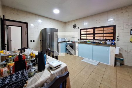 Casa à venda com 374m², 4 quartos e 5 vagas Casa à venda com 374m², 4 quartos e 5 vagasCozinha