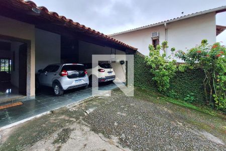 Casa à venda com 374m², 4 quartos e 5 vagas Casa à venda com 374m², 4 quartos e 5 vagasGaragem