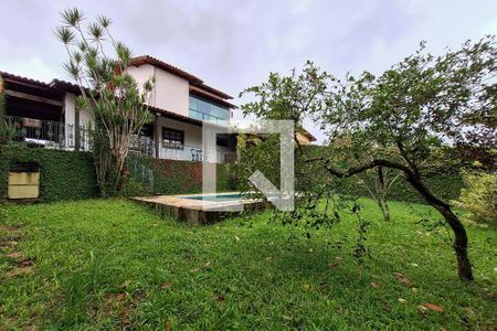 Casa à venda com 374m², 4 quartos e 5 vagas Casa à venda com 374m², 4 quartos e 5 vagasPiscina