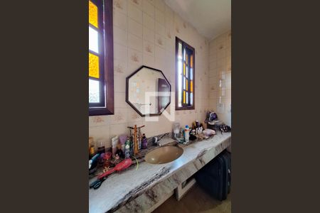 Casa à venda com 374m², 4 quartos e 5 vagas Casa à venda com 374m², 4 quartos e 5 vagasBanheiro da Suíte 2