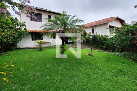 Casa à venda com 374m², 4 quartos e 5 vagas Casa à venda com 374m², 4 quartos e 5 vagasQuintal