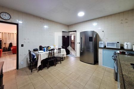 Casa à venda com 374m², 4 quartos e 5 vagas Casa à venda com 374m², 4 quartos e 5 vagasCozinha