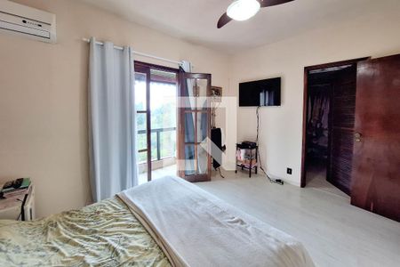 Casa à venda com 374m², 4 quartos e 5 vagas Casa à venda com 374m², 4 quartos e 5 vagasSuíte 1