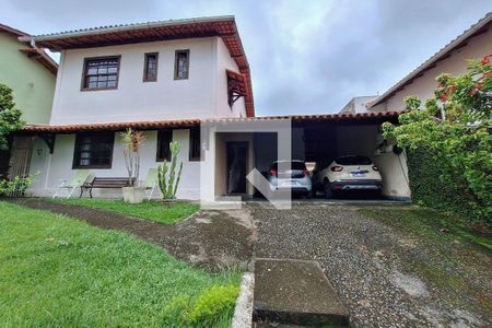 Casa à venda com 374m², 4 quartos e 5 vagas Casa à venda com 374m², 4 quartos e 5 vagasQuintal