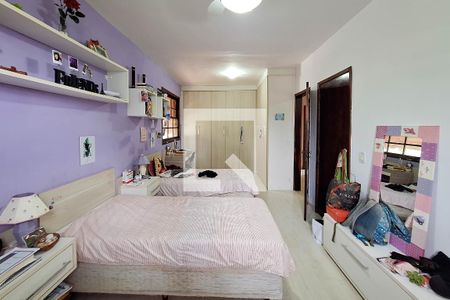 Casa à venda com 374m², 4 quartos e 5 vagas Casa à venda com 374m², 4 quartos e 5 vagasSuíte 2