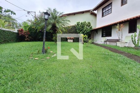 Casa à venda com 374m², 4 quartos e 5 vagas Casa à venda com 374m², 4 quartos e 5 vagasQuintal