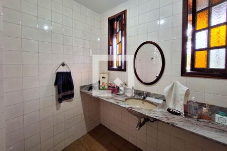 Casa à venda com 374m², 4 quartos e 5 vagas Casa à venda com 374m², 4 quartos e 5 vagasLavabo