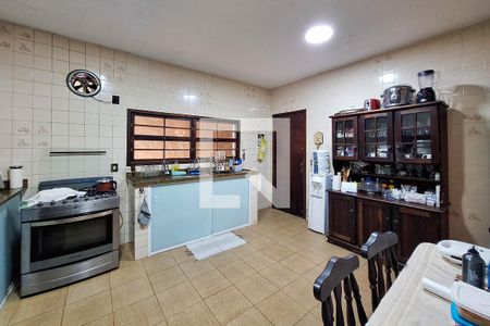 Casa à venda com 374m², 4 quartos e 5 vagas Casa à venda com 374m², 4 quartos e 5 vagasCozinha