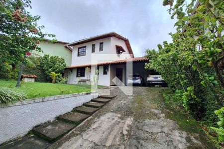 Casa à venda com 374m², 4 quartos e 5 vagas Casa à venda com 374m², 4 quartos e 5 vagasQuintal