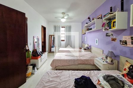 Casa à venda com 374m², 4 quartos e 5 vagas Casa à venda com 374m², 4 quartos e 5 vagasSuíte 2