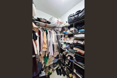 Casa à venda com 374m², 4 quartos e 5 vagas Casa à venda com 374m², 4 quartos e 5 vagasCloset da suíte 1