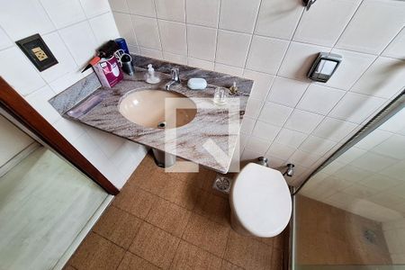 Casa à venda com 374m², 4 quartos e 5 vagas Casa à venda com 374m², 4 quartos e 5 vagasBanheiro Social