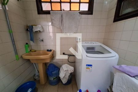 Casa à venda com 374m², 4 quartos e 5 vagas Casa à venda com 374m², 4 quartos e 5 vagasÁrea de Serviço