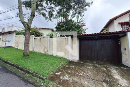 Casa à venda com 374m², 4 quartos e 5 vagas Casa à venda com 374m², 4 quartos e 5 vagasFachada