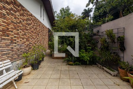 Casa à venda com 280m², 2 quartos e 5 vagas Casa à venda com 280m², 2 quartos e 5 vagasQuintal