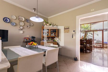 Casa à venda com 280m², 2 quartos e 5 vagas Casa à venda com 280m², 2 quartos e 5 vagasCozinha