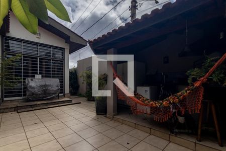 Casa à venda com 280m², 2 quartos e 5 vagas Casa à venda com 280m², 2 quartos e 5 vagasQuintal