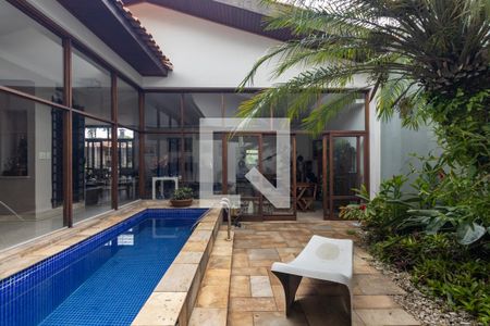 Casa à venda com 280m², 2 quartos e 5 vagas Casa à venda com 280m², 2 quartos e 5 vagasQuintal