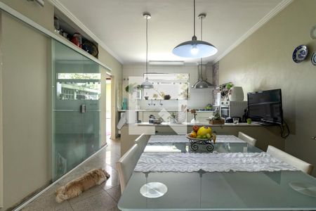 Casa à venda com 280m², 2 quartos e 5 vagas Casa à venda com 280m², 2 quartos e 5 vagasCozinha