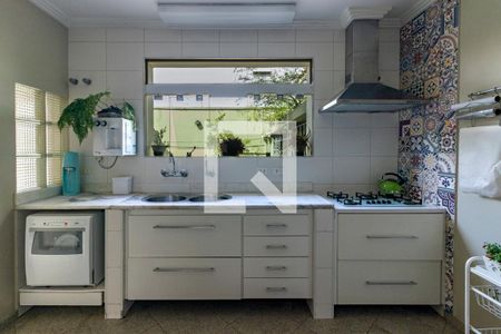 Casa à venda com 280m², 2 quartos e 5 vagas Casa à venda com 280m², 2 quartos e 5 vagasCozinha