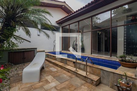 Casa à venda com 280m², 2 quartos e 5 vagas Casa à venda com 280m², 2 quartos e 5 vagasQuintal