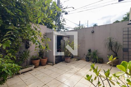 Casa à venda com 280m², 2 quartos e 5 vagas Casa à venda com 280m², 2 quartos e 5 vagasQuintal