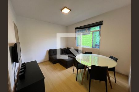 Sala de apartamento para alugar com 2 quartos, 55m² em Alto Caiçaras, Belo Horizonte