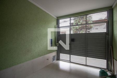 Casa à venda com 300m², 2 quartos e 1 vaga Casa à venda com 300m², 2 quartos e 1 vagaGaragem