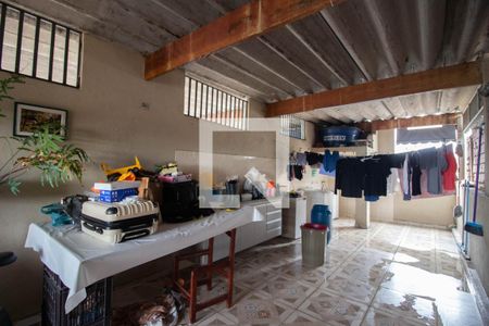 Casa à venda com 300m², 2 quartos e 1 vaga Casa à venda com 300m², 2 quartos e 1 vagaTerraço