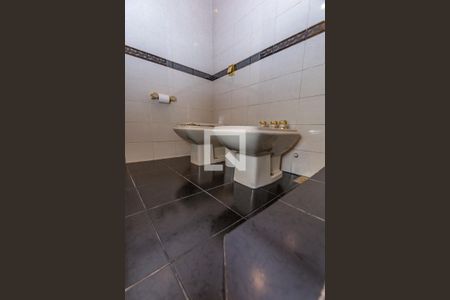 Casa à venda com 465m², 3 quartos e 6 vagasBanheiro Social