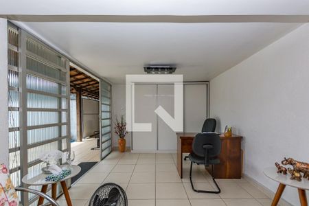 Casa à venda com 465m², 3 quartos e 6 vagasEscritório 1