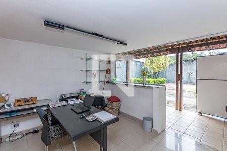 Casa à venda com 465m², 3 quartos e 6 vagasEscritório 2