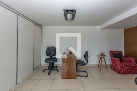 Casa à venda com 465m², 3 quartos e 6 vagasEscritório 1