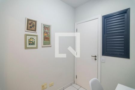 Apartamento à venda com 211m², 4 quartos e 3 vagas Apartamento à venda com 211m², 4 quartos e 3 vagasEscritório