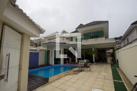 Casa de condomínio à venda com 350m², 5 quartos e 3 vagasQuintal