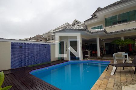 Casa de condomínio à venda com 350m², 5 quartos e 3 vagasPiscina