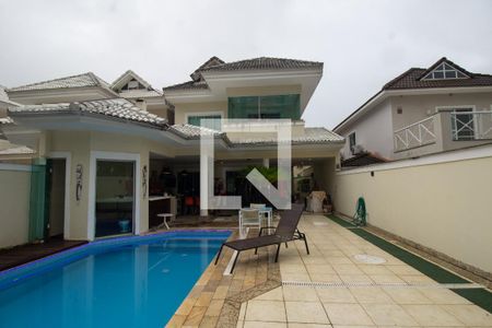 Casa de condomínio à venda com 350m², 5 quartos e 3 vagasQuintal