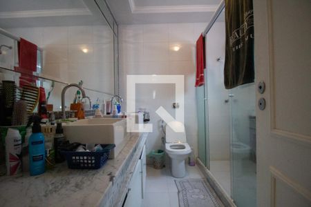 Casa de condomínio à venda com 350m², 5 quartos e 3 vagasBanheiro da Suíte 2