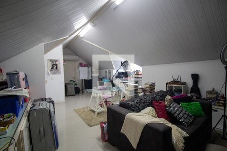 Casa de condomínio à venda com 350m², 5 quartos e 3 vagasSotão