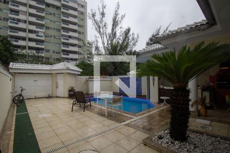 Casa de condomínio à venda com 350m², 5 quartos e 3 vagasQuintal