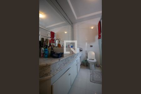 Casa de condomínio à venda com 350m², 5 quartos e 3 vagasBanheiro da Suíte 2