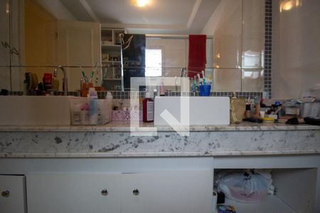 Casa de condomínio à venda com 350m², 5 quartos e 3 vagasBanheiro da Suíte 2