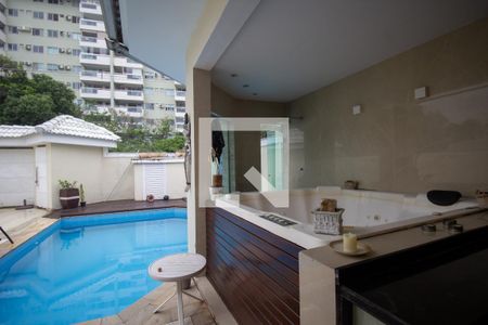 Casa de condomínio à venda com 350m², 5 quartos e 3 vagasHidro