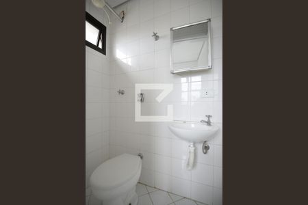 Apartamento para alugar com 120m², 3 quartos e 2 vagasBanheiro de Serviço