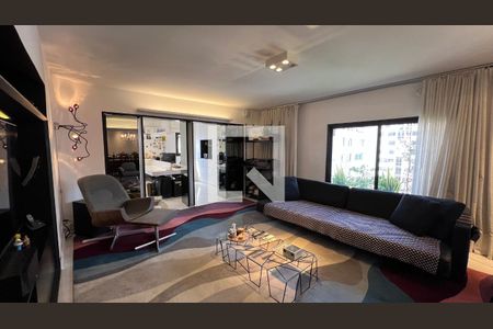 Sala de TV de apartamento à venda com 3 quartos, 204m² em Jardim Paulista, São Paulo