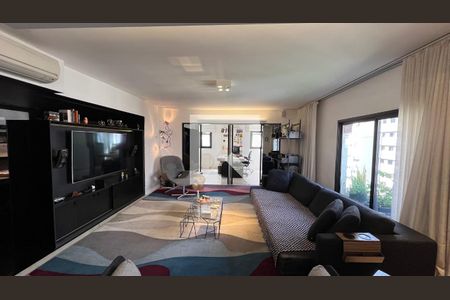 Sala de TV de apartamento à venda com 3 quartos, 204m² em Jardim Paulista, São Paulo