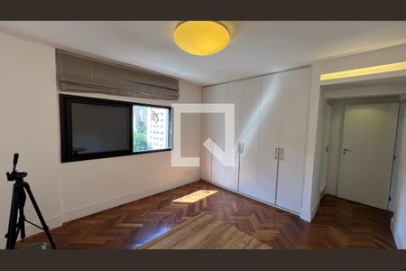 Apartamento à venda com 204m², 3 quartos e 1 vagaSuite 2