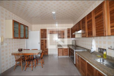 Apartamento à venda com 206m², 3 quartos e 2 vagasCozinha