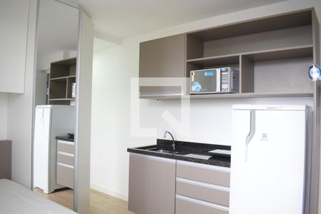 Cozinha de apartamento para alugar com 1 quarto, 17m² em Rebouças, Curitiba